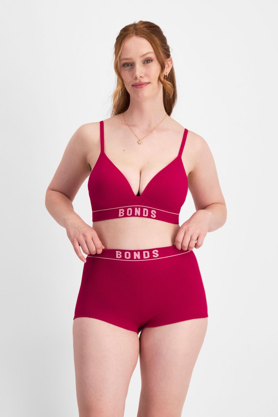 Martine (She/Her) wears size 14 and is 175cm tall with 82cm chest and 76cm waist