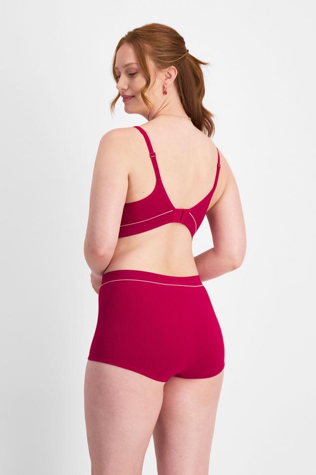 Martine (She/Her) wears size 14 and is 175cm tall with 82cm chest and 76cm waist