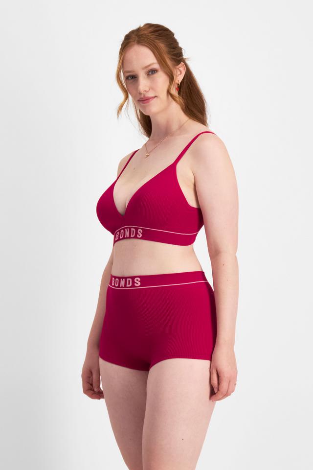 Martine (She/Her) wears size 14 and is 175cm tall with 82cm chest and 76cm waist