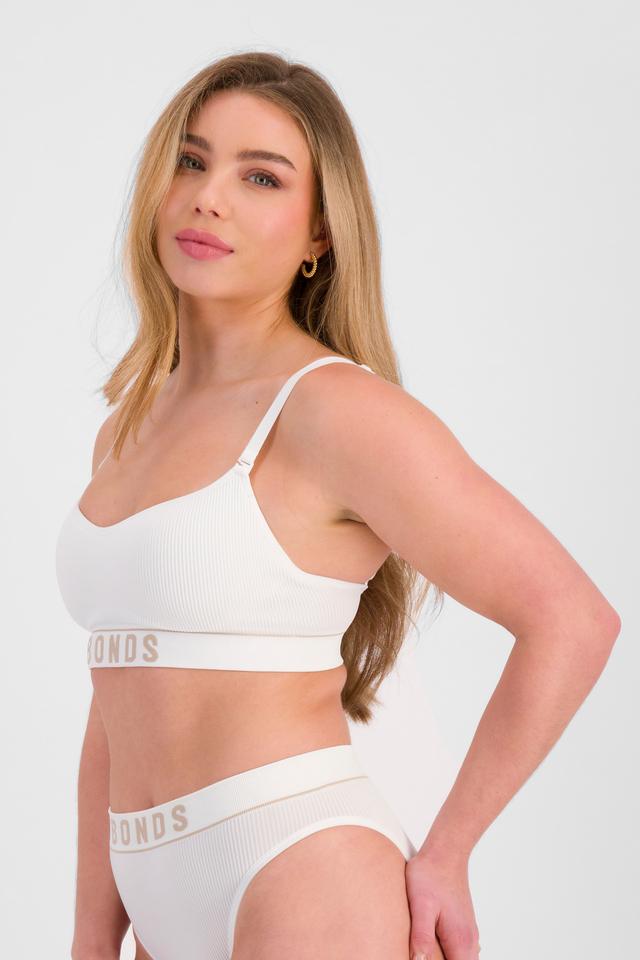 Sienna (She/Her) wears size 12 and is 164cm tall with cm chest and 71cm waist