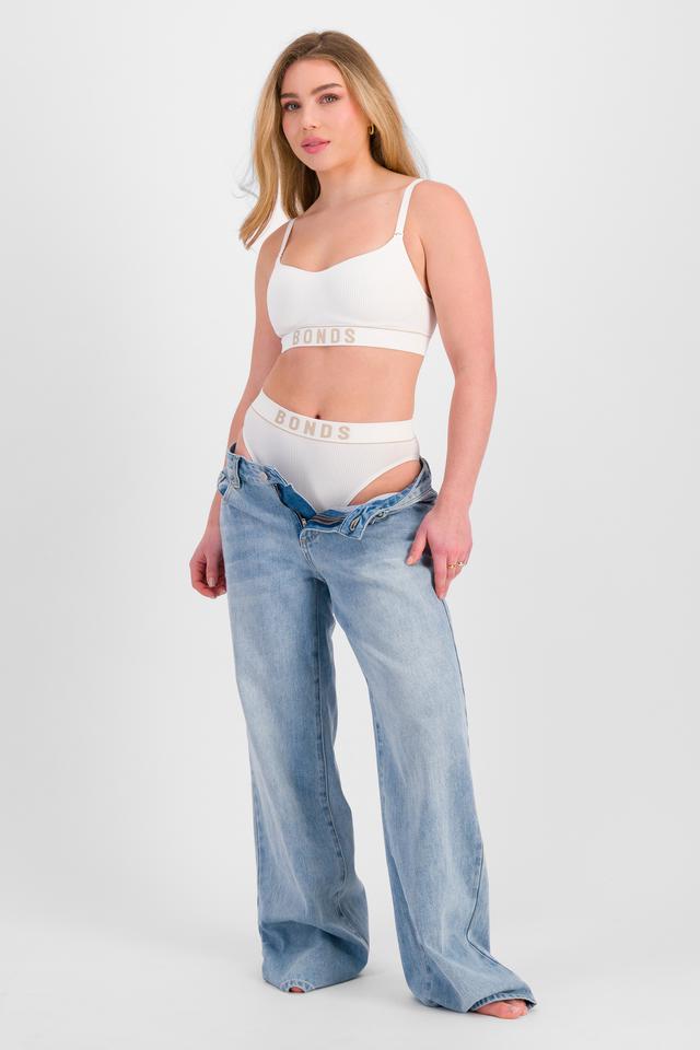 Sienna (She/Her) wears size 12 and is 164cm tall with cm chest and 71cm waist