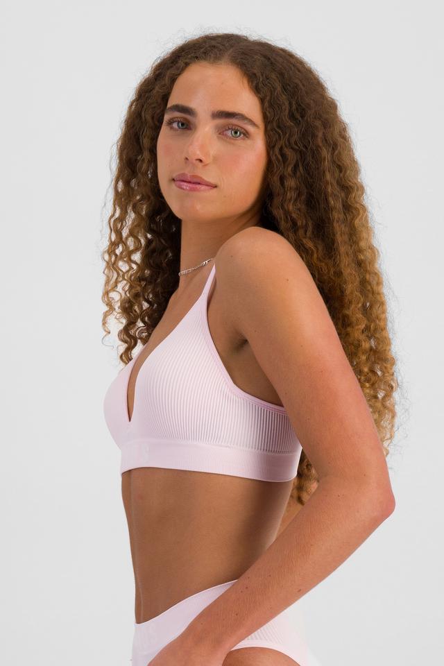 Peri (She/Her) wears size 12B and is 168cm tall with 81cm chest and 67cm waist
