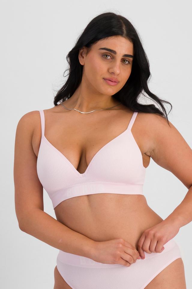 Peri (She/Her) wears size 12B and is 168cm tall with 81cm chest and 67cm waist