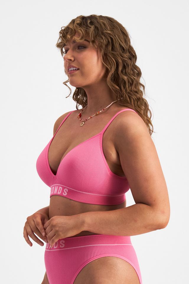 Ella (She/Her) wears size L and is 171cm tall with 93cm chest and 76cm waist