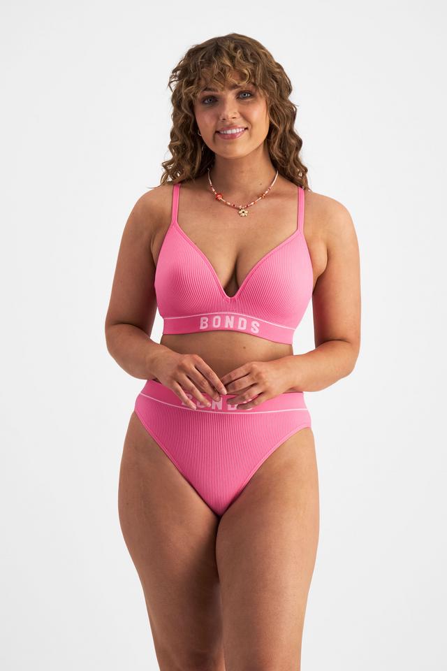 Ella (She/Her) wears size L and is 171cm tall with 93cm chest and 76cm waist