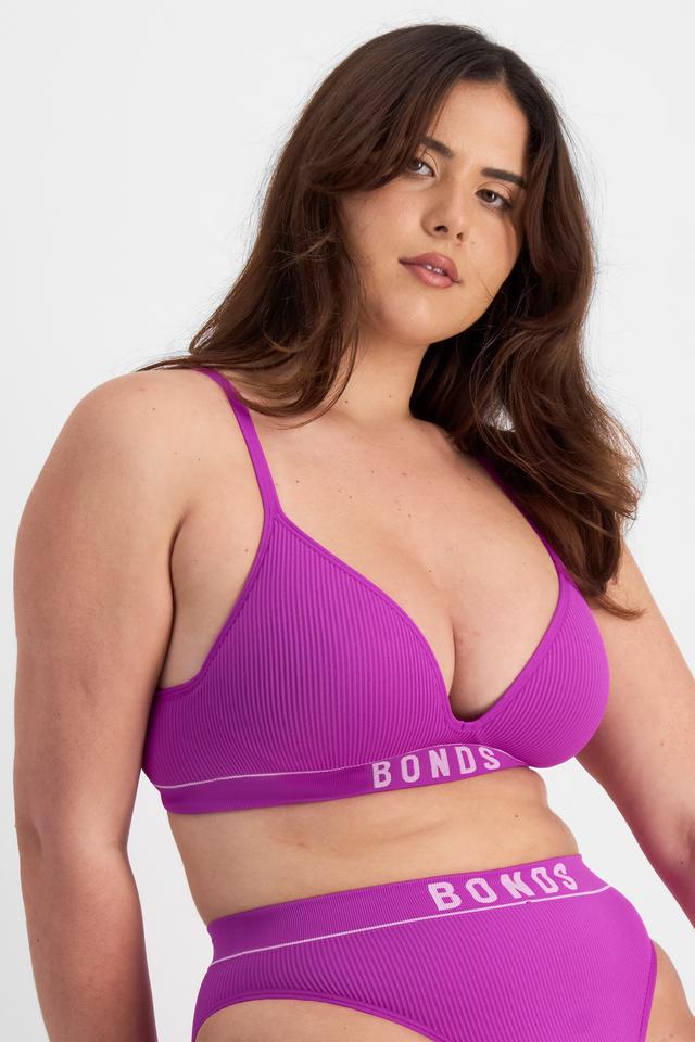 Bella (She/Her) wears size 14 and is 173cm tall with 95cm chest and 77cm waist