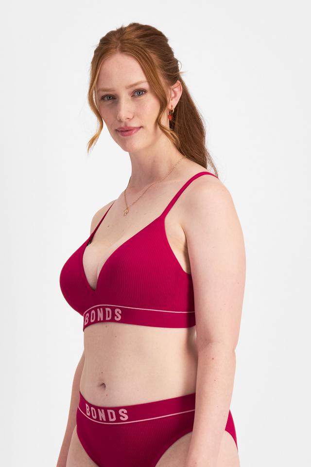Martine (She/Her) wears size 14DD and is 175cm tall with 82cm chest and 76cm waist