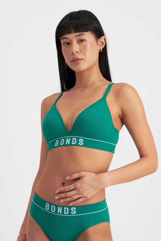 Nancy (She/Her) wears size S and is 170cm tall with 82cm chest and 64cm waist