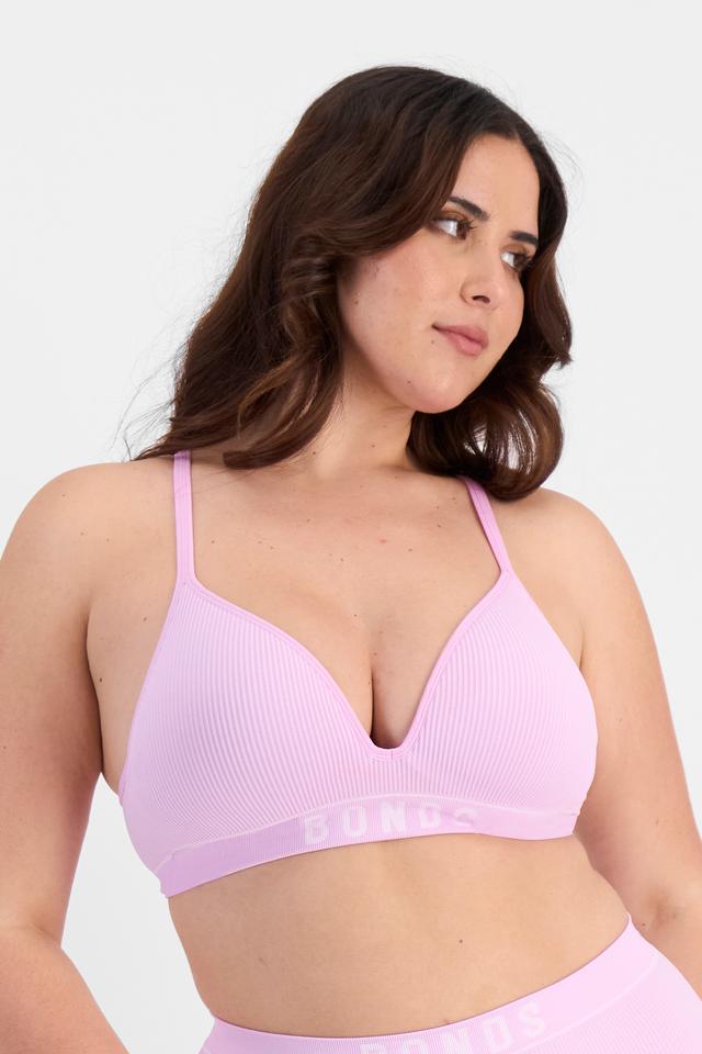 Bella (She/Her) wears size L and is 173cm tall with 95cm chest and 77cm waist