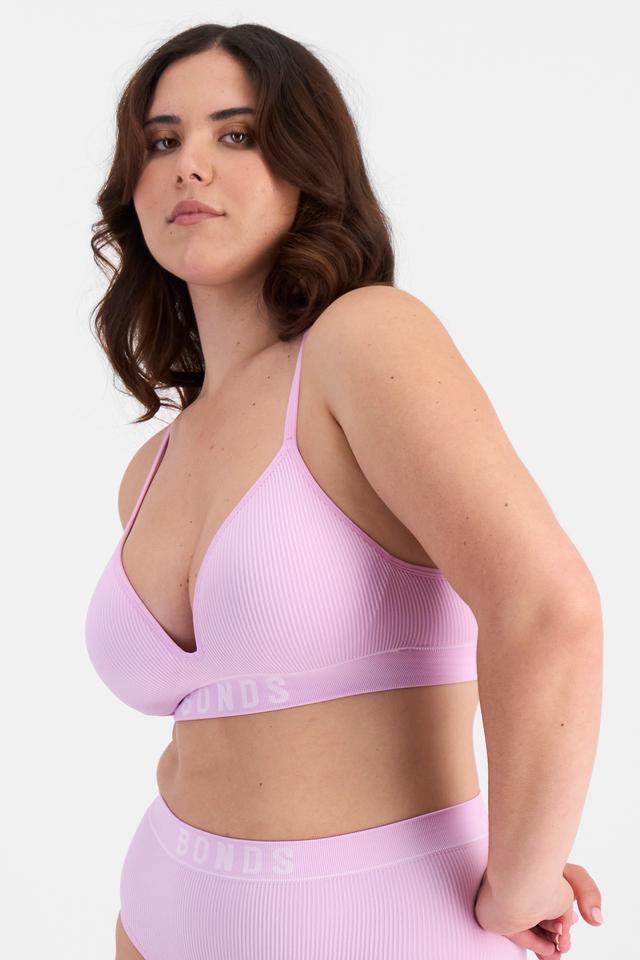 Bella (She/Her) wears size L and is 173cm tall with 95cm chest and 77cm waist