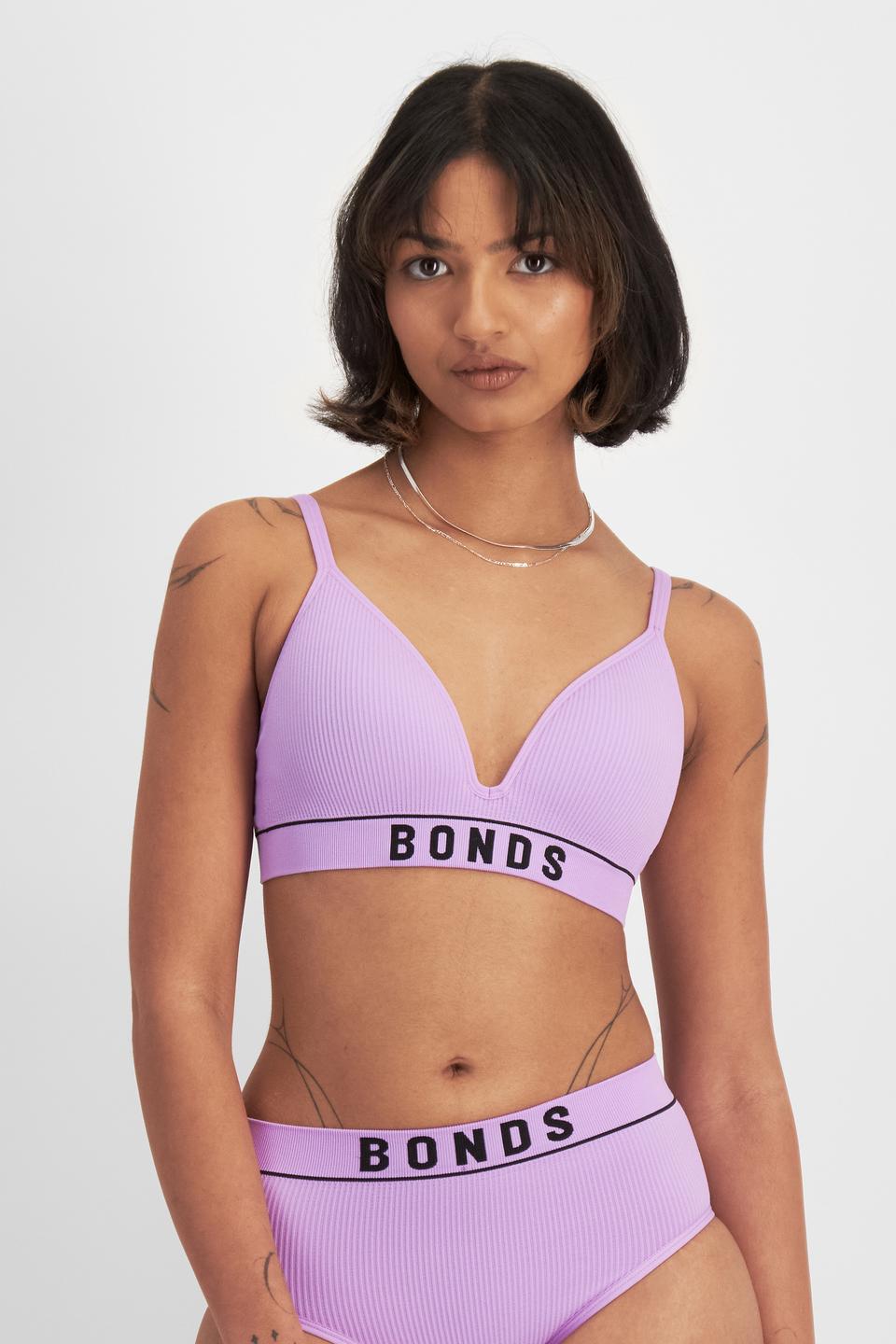 Nickila (She/Her) wears size 10 and is 171cm tall with 77cm chest and 68cm waist