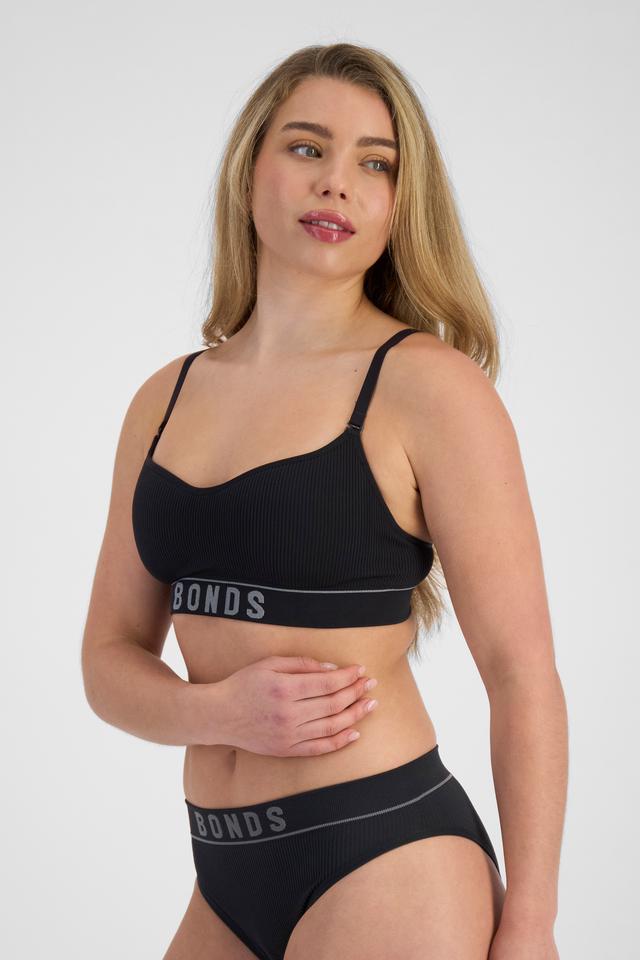 Sienna (She/Her) wears size 12B and is 164cm tall with cm chest and 71cm waist
