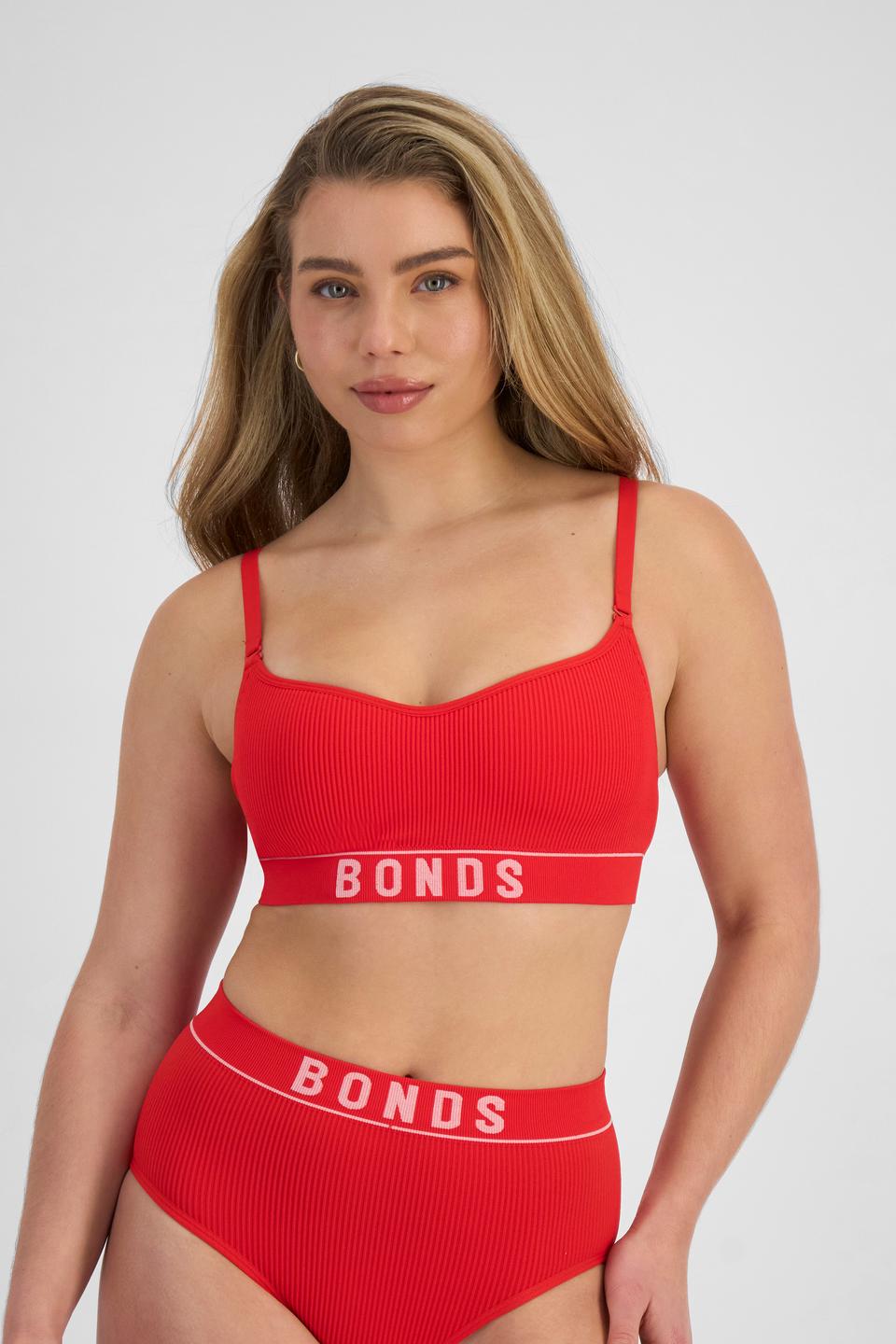 Sienna (She/Her) wears size 10 and is 164cm tall with cm chest and 71cm waist