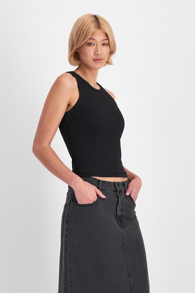 Rhiannan (She/Her) wears size S and is 175cm tall