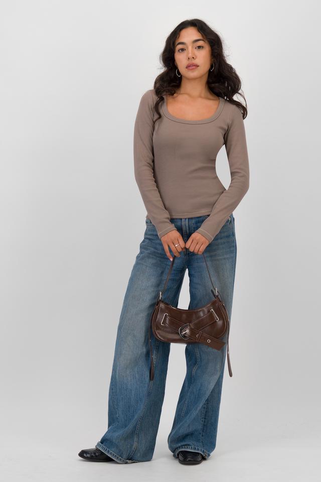 Mercedes (She/Her) wears size S and is 166cm tall with 81cm chest and 69cm waist