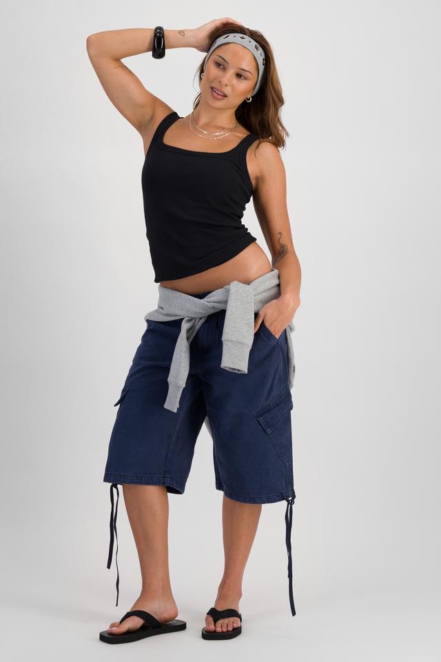 Melissa (She/Her) wears size S and is 169cm tall with 86cm chest and 66cm waist