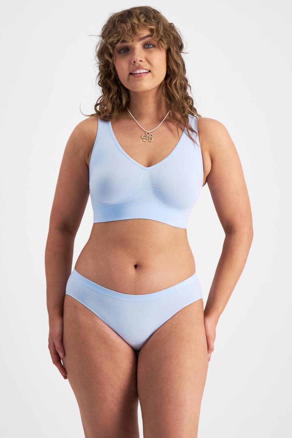 Ella (She/Her) wears size L and is 171cm tall with 93cm chest and 76cm waist