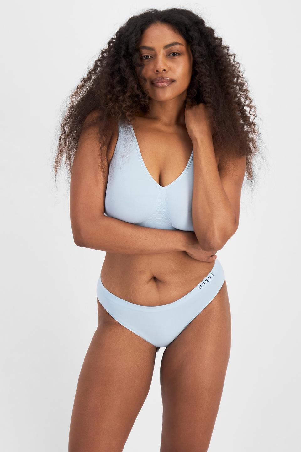 Cassaera (She/Her) wears size 14 and is 180cm tall with 107cm chest and 82cm waist