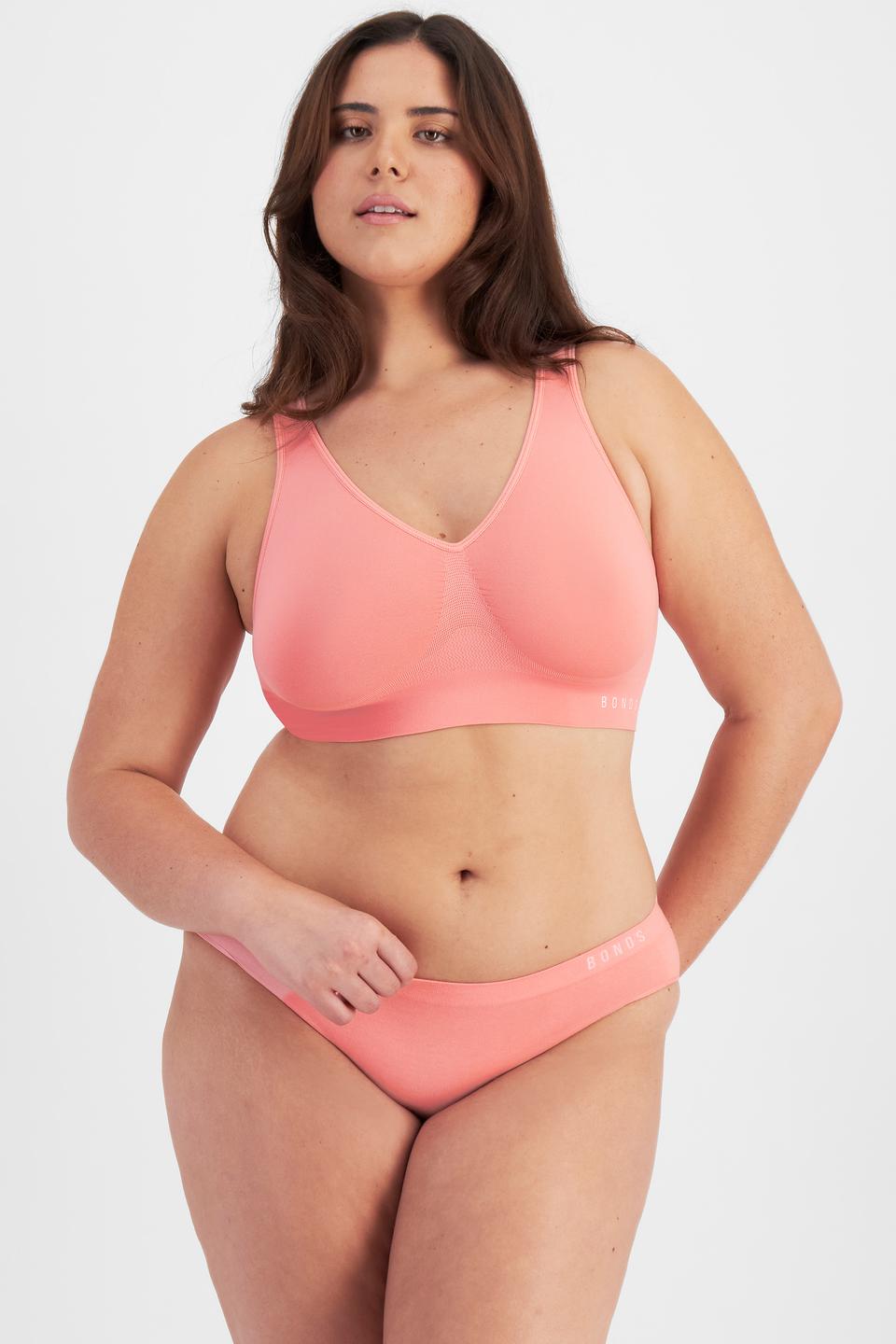 Bella (She/Her) wears size 14 and is 173cm tall with 95cm chest and 77cm waist