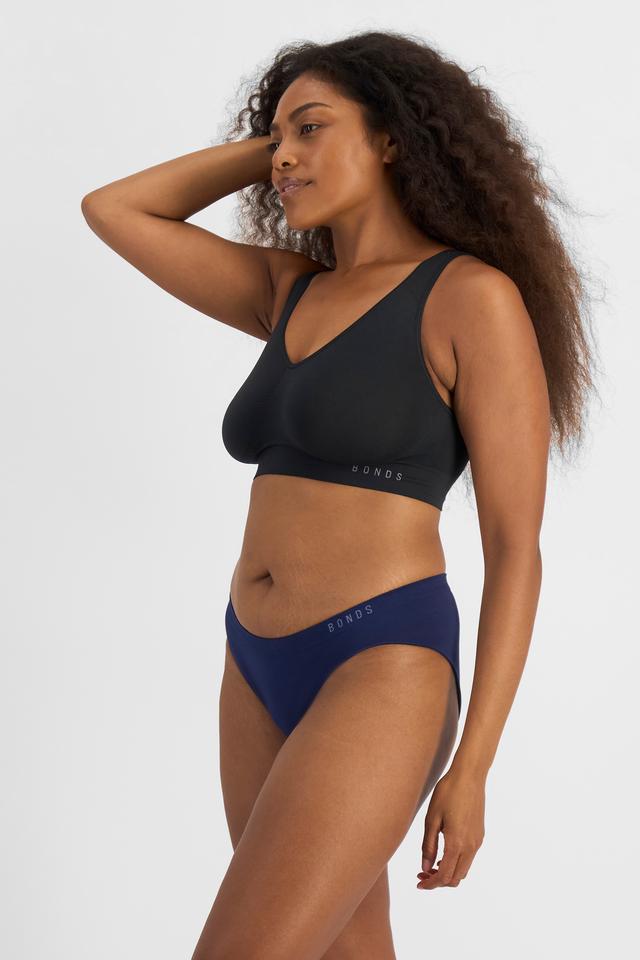 Cassaera (She/Her) wears size 14 and is 180cm tall with 107cm chest and 82cm waist