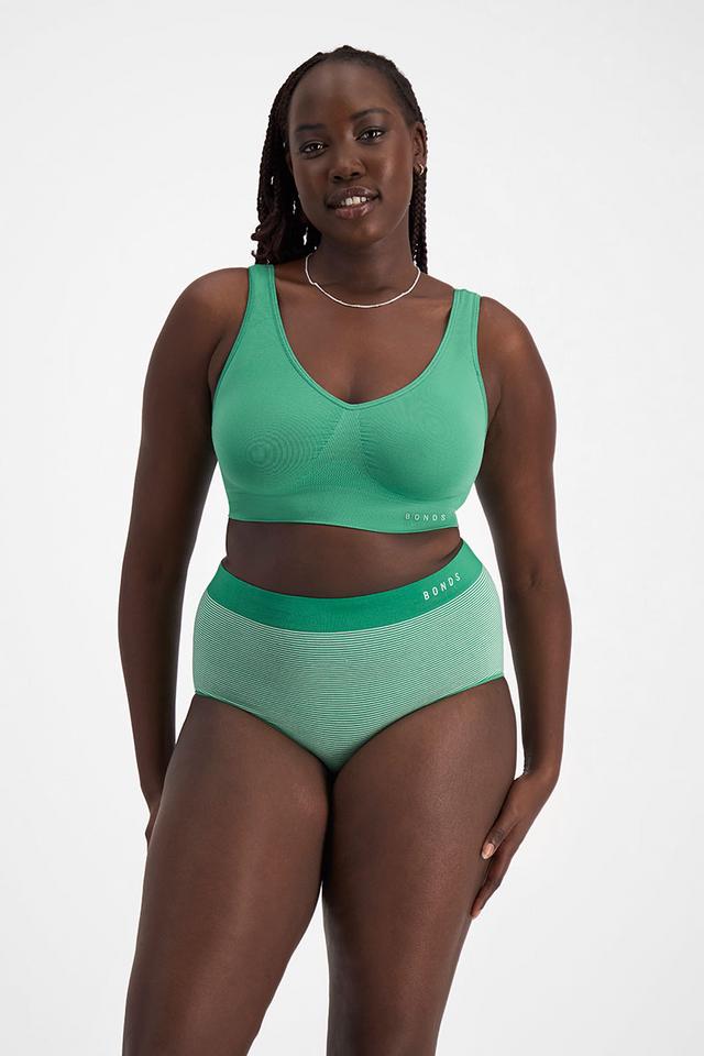 Victoria (She/Her) wears size 14 and is 178cm tall with 96cm chest and 78cm waist
