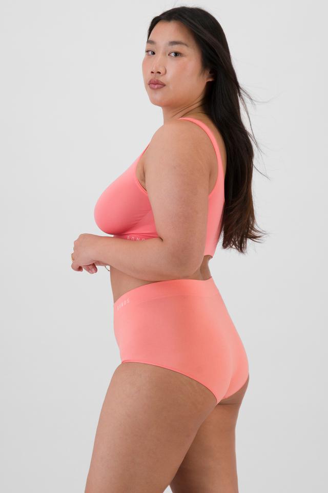Chloe (She/Her) wears size 14 and is 165cm tall with 95cm chest and 78cm waist