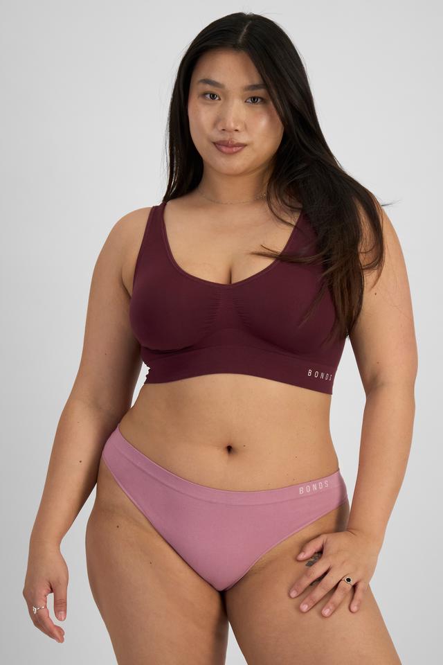 Chloe (She/Her) wears size 14 and is 165cm tall with 95cm chest and 78cm waist