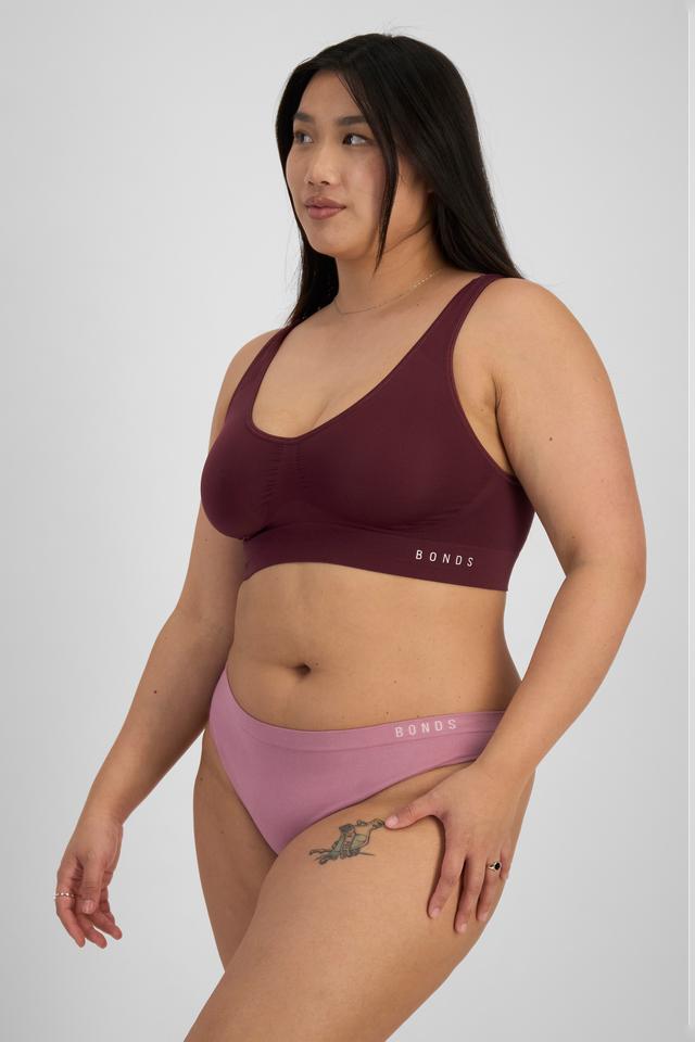 Chloe (She/Her) wears size 14 and is 165cm tall with 95cm chest and 78cm waist