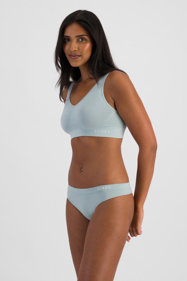 NAYA (She/Her) wears size 10 and is 174cm tall with 80cm chest and 63cm waist