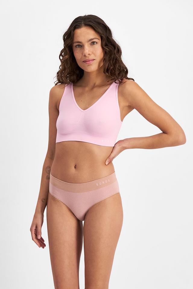Steph (She/Her) wears size 10 and is 170cm tall with 81cm chest and 66cm waist