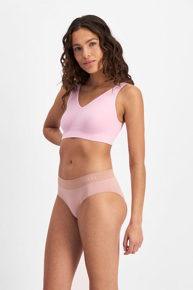 Steph (She/Her) wears size 10 and is 170cm tall with 81cm chest and 66cm waist