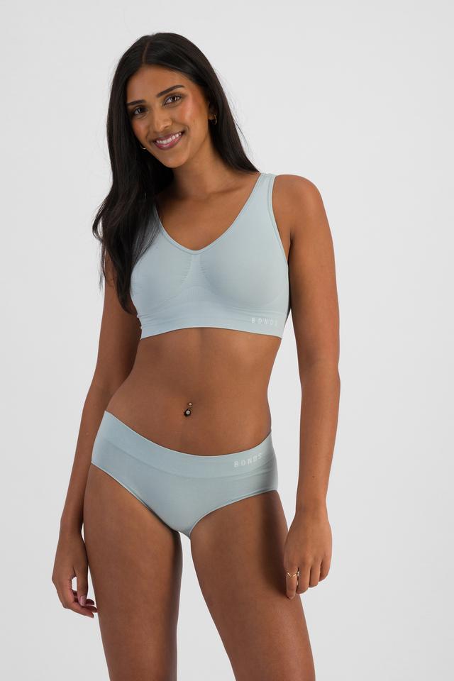 NAYA (She/Her) wears size 10 and is 174cm tall with 80cm chest and 63cm waist