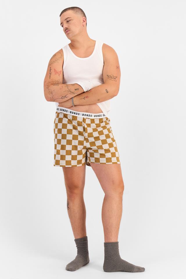 Jake (He/Him) wears size XL and is 195cm tall with 115cm chest and 106cm waist