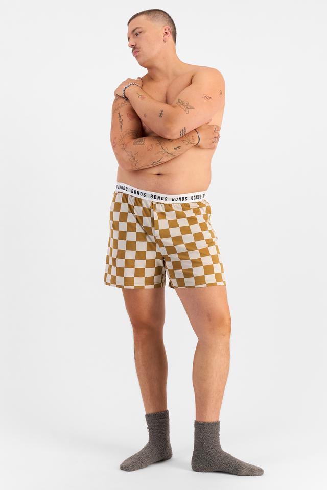 Jake (He/Him) wears size XL and is 195cm tall with 115cm chest and 106cm waist