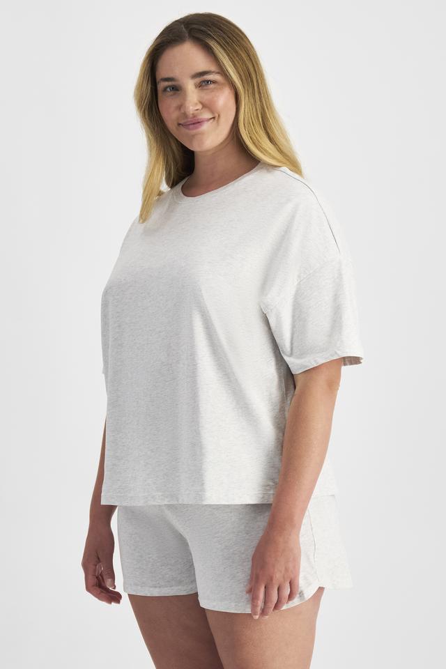 Chanel (She/Her) wears size L and is 176cm tall with 104cm chest and 89cm waist