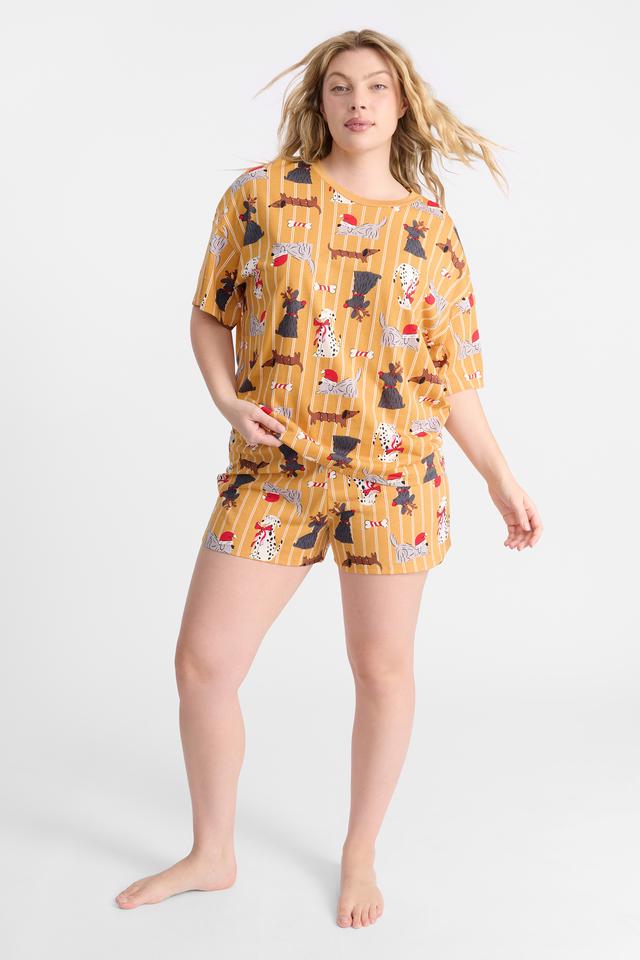 Georgia (She/Her) wears size L and is 172cm tall with 101cm chest and 86cm waist