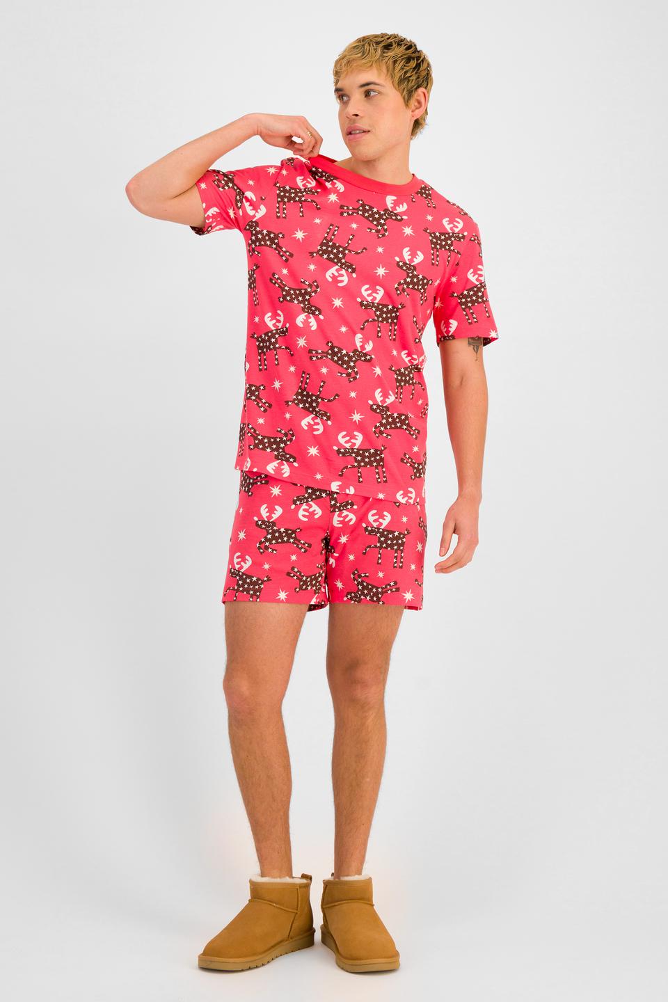 TOBIAS (He/Him) wears size M and is 187cm tall with 93cm chest and 78cm waist