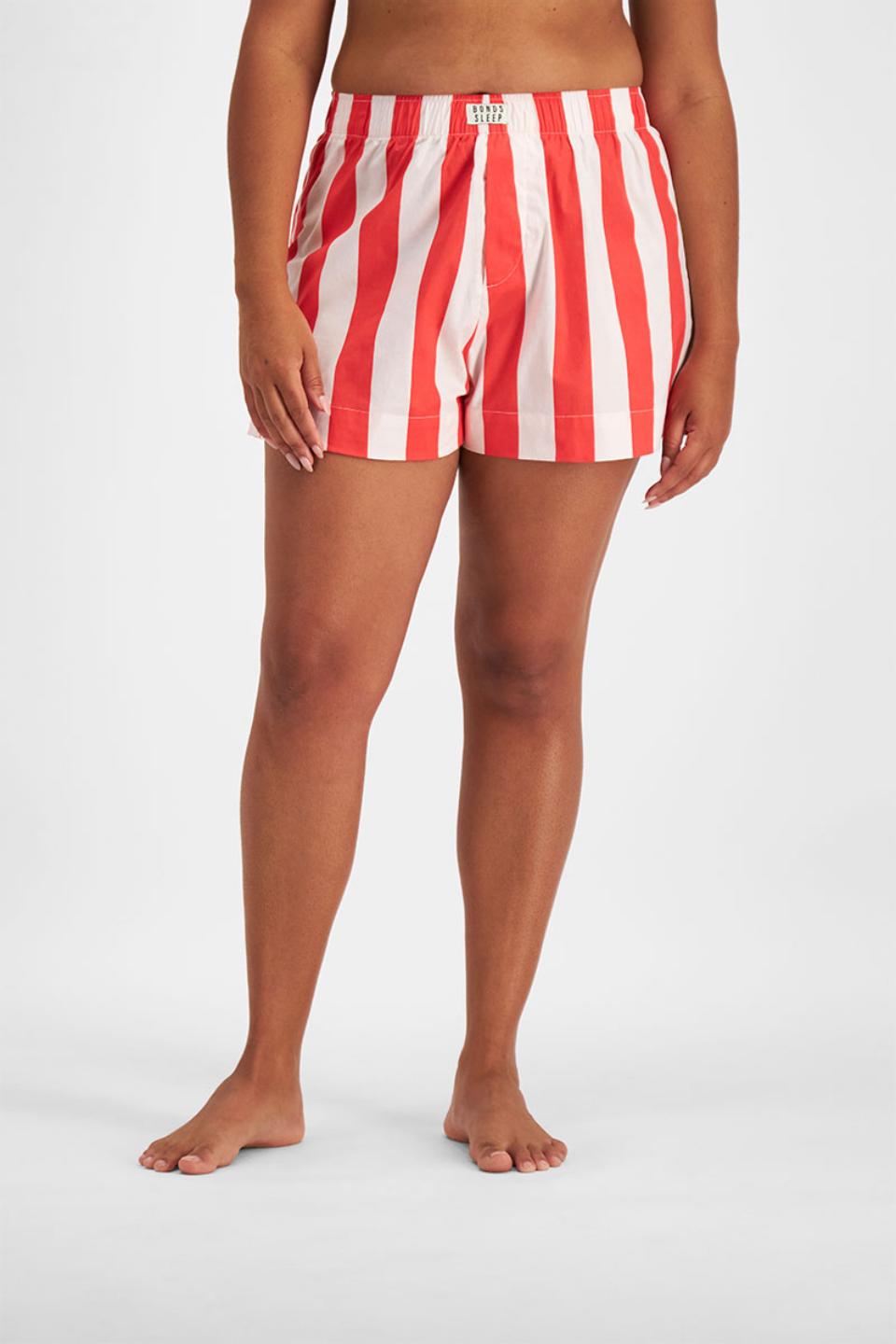 Larissa (She/Her) wears size Large and is 170.18cm tall with 90.17cm chest and 79.756cm waist