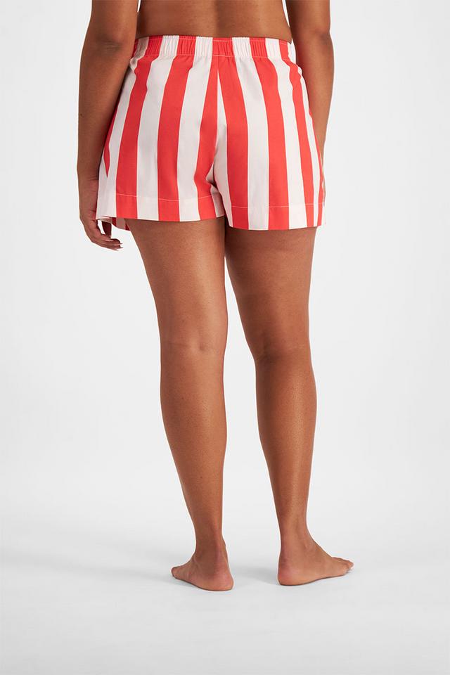 Larissa (She/Her) wears size Large and is 170.18cm tall with 90.17cm chest and 79.756cm waist