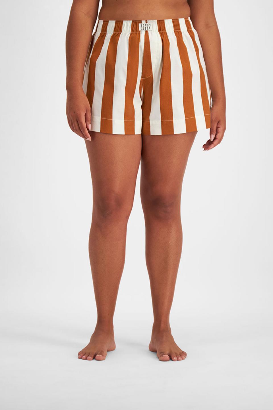 Larissa (She/Her) wears size Large and is 170.18cm tall with 90.17cm chest and 79.756cm waist