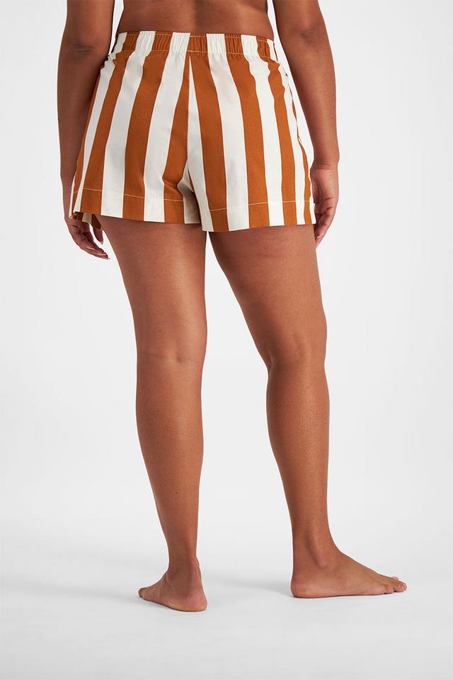 Larissa (She/Her) wears size Large and is 170.18cm tall with 90.17cm chest and 79.756cm waist