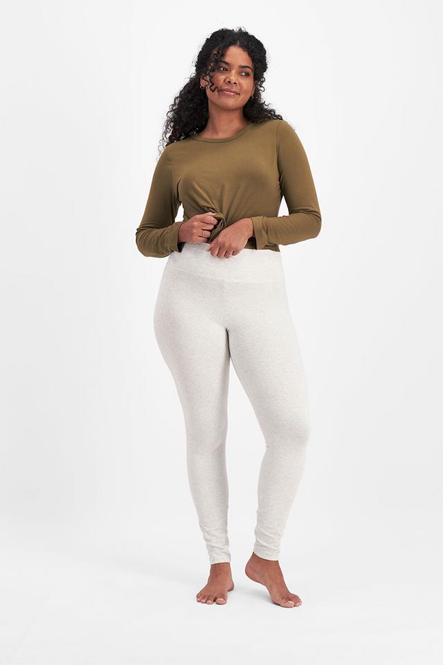 Larissa (She/Her) wears size Large and is 170cm tall with 90cm chest and 79cm waist