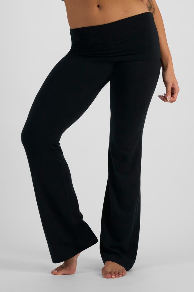 Melissa (She/Her) wears size S and is 169cm tall with 86cm chest and 66cm waist