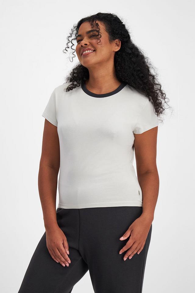 Larissa (She/Her) wears size Large and is 170.18cm tall with 90.17cm chest and 79.756cm waist