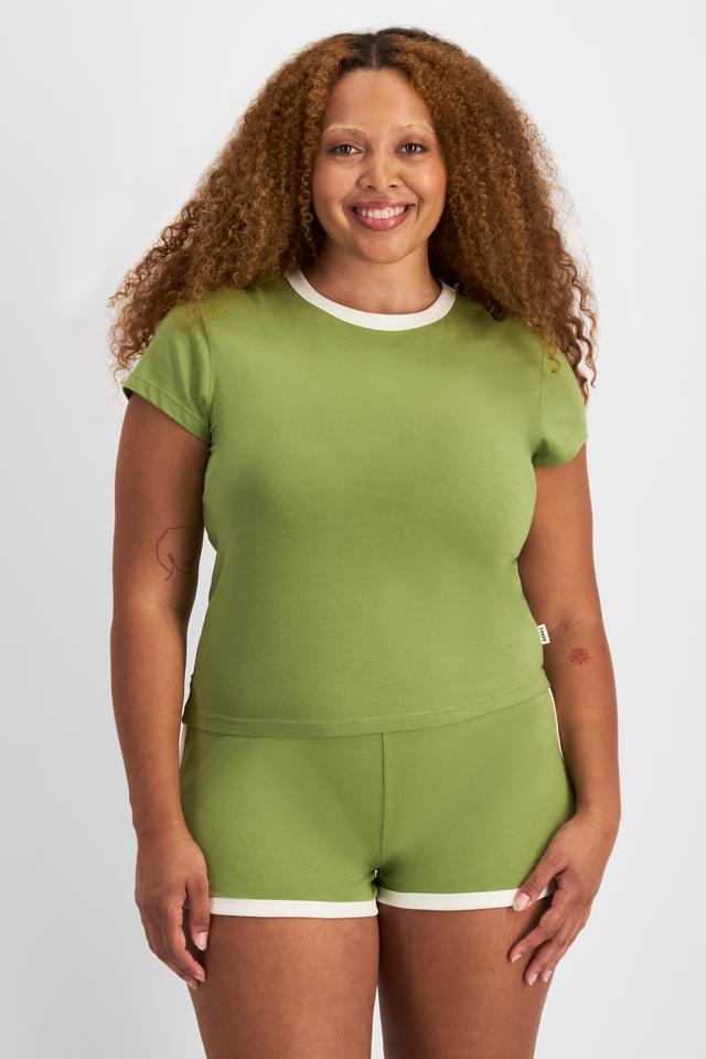 Bailey (She/Her) wears size L and is 168cm tall with 99cm chest and 86cm waist