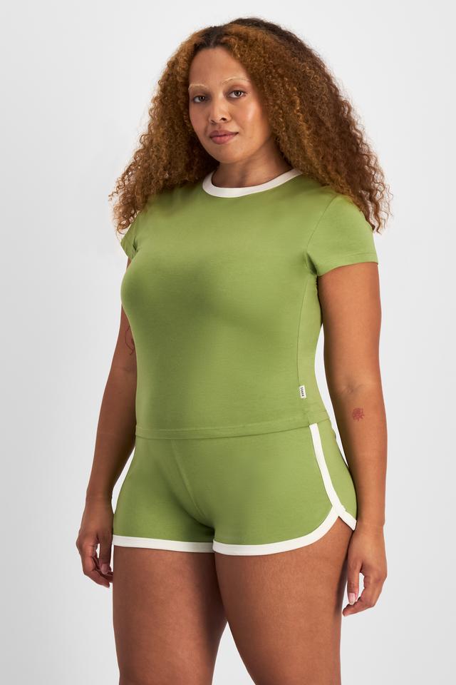 Bailey (She/Her) wears size L and is 168cm tall with 99cm chest and 86cm waist