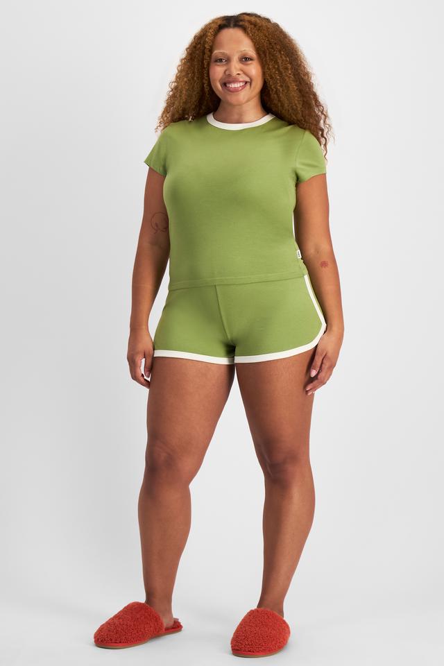 Bailey (She/Her) wears size L and is 168cm tall with 99cm chest and 86cm waist