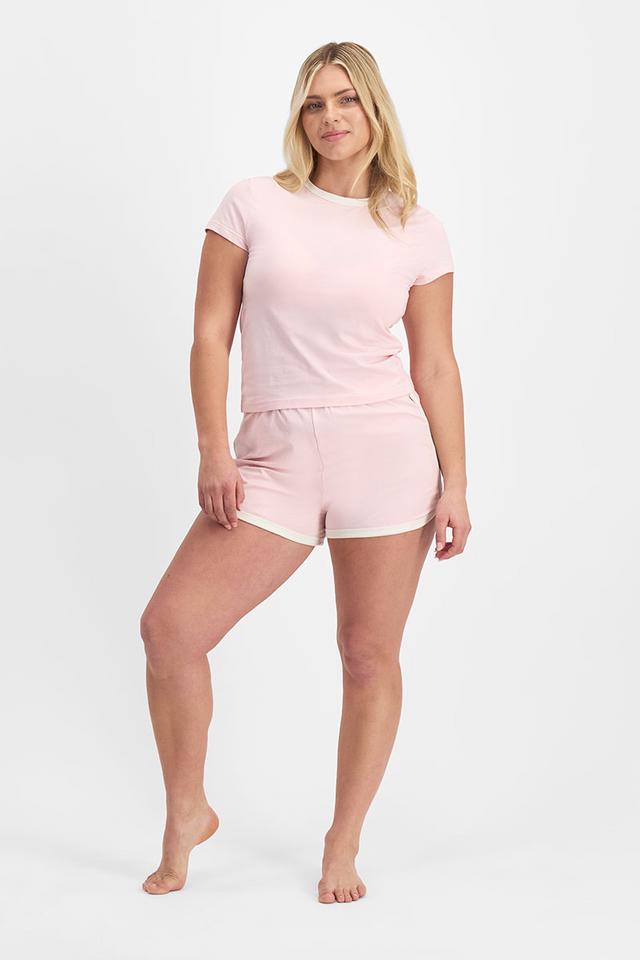 Zoe (She/Her) wears size Large and is 170cm tall with 98cm chest and 85cm waist