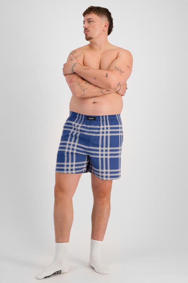 Jake (He/Him) wears size XL and is 195cm tall with 115cm chest and 106cm waist