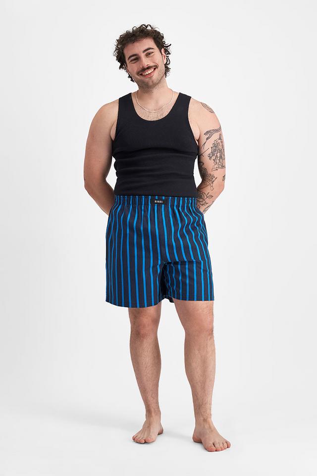 Sam (He/Him) wears size XL and is 178cm tall with 112cm chest